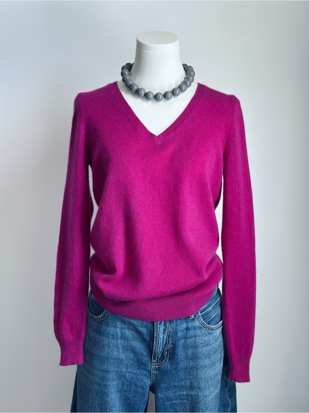 Excellent 100% 2-ply Cashmere V-Neck Sweater Women’s XS Magenta